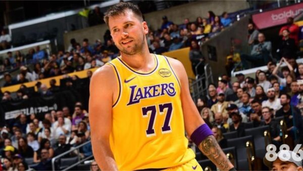 做了十年体育编辑，我从未在公开场合谈过香港万博体育的内幕